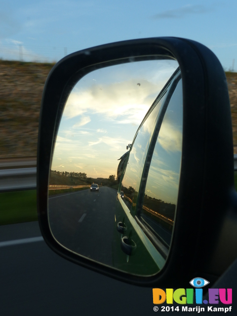 FZ007030 Sunset in side mirror